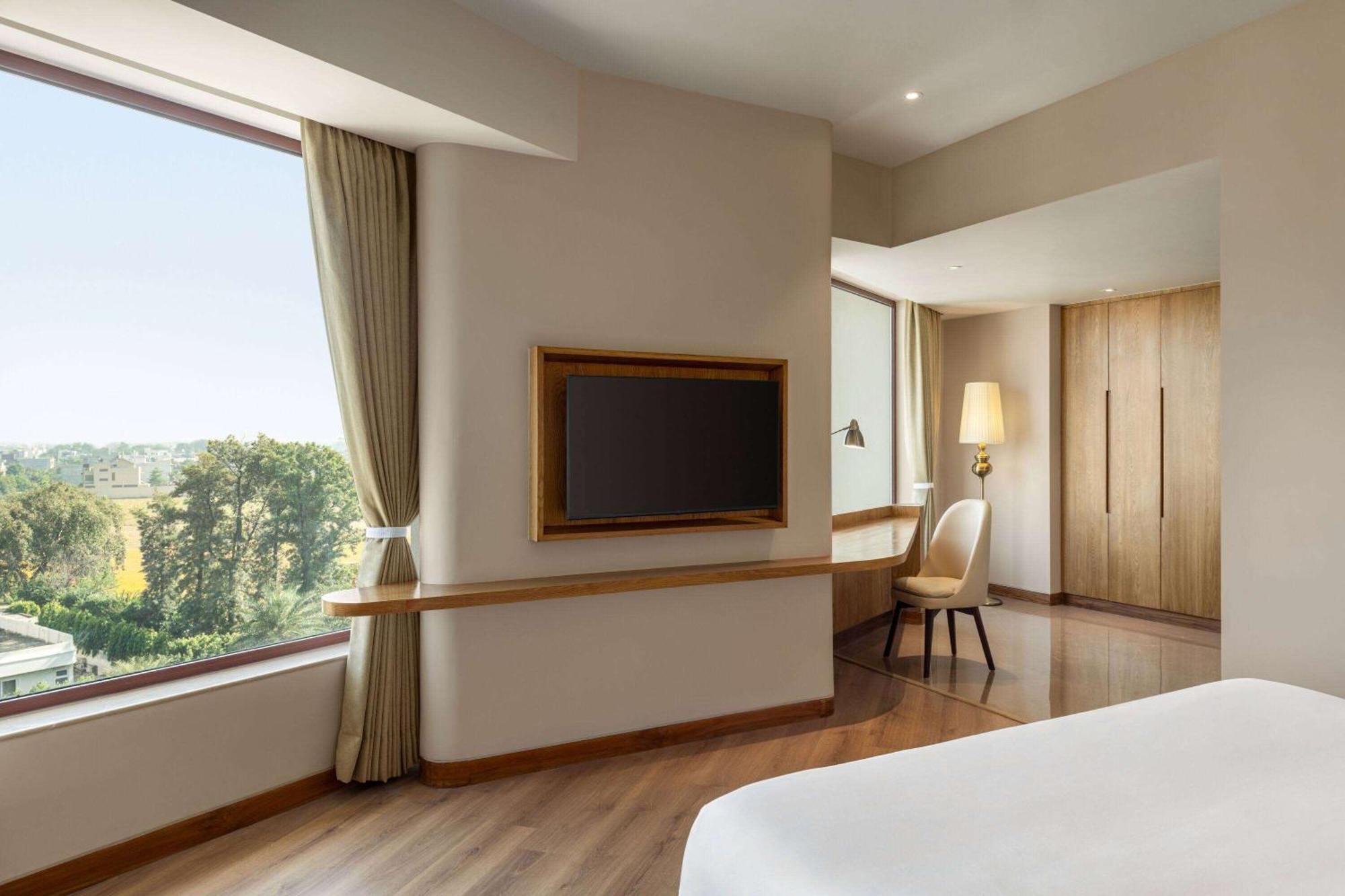 Ramada Encore By Wyndham Amritsar Airport Exteriér fotografie