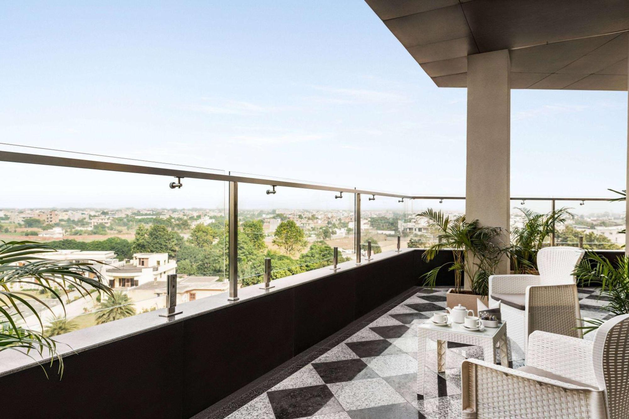 Ramada Encore By Wyndham Amritsar Airport Exteriér fotografie
